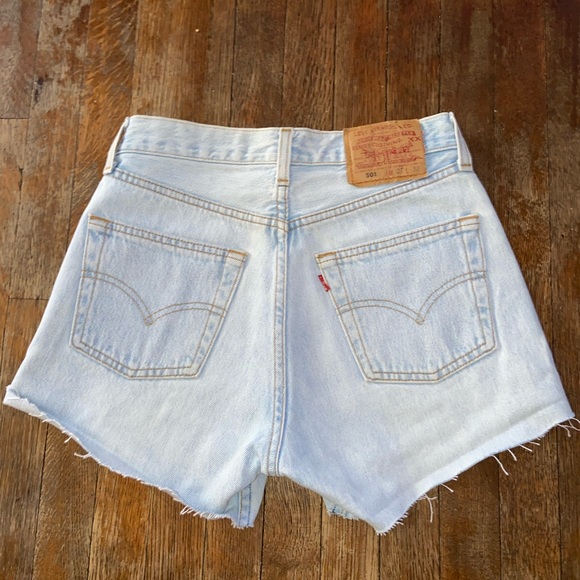 Vintage Levis shorts - Picture 2 of 6